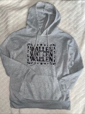 Gray Wallen Graphic Pullover Hoodie with Bull Skull Print Small